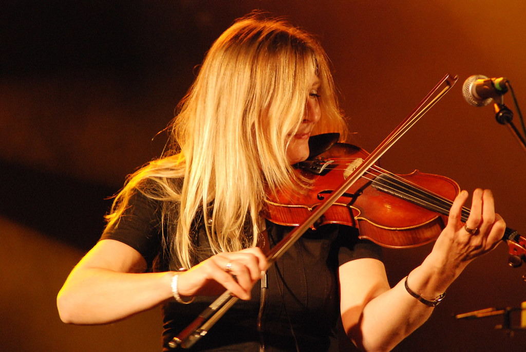 Mairéad Ní Mhaonaigh playing fiddle